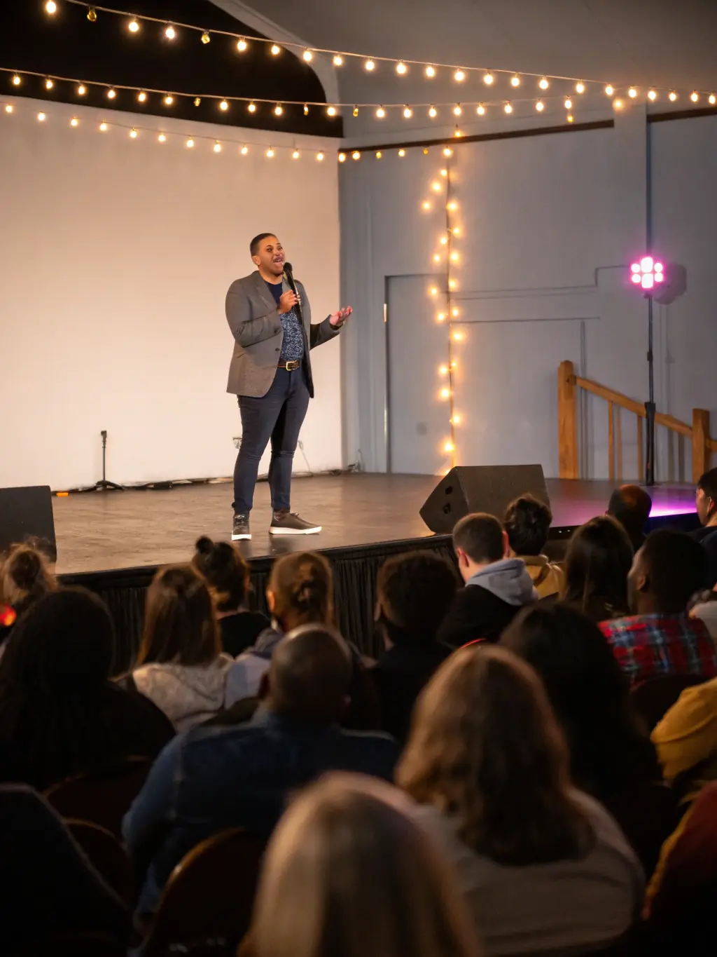 A photograph of a lecture in progress at Frigolet, with an expert speaker discussing the historical importance of the abbey to an attentive audience.